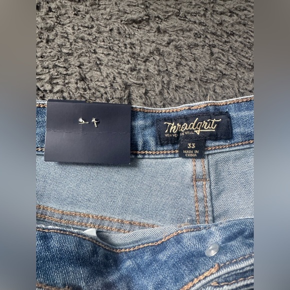 NWT Threadgrit distressed denim jean shorts, women’s size 33 - Picture 3 of 8